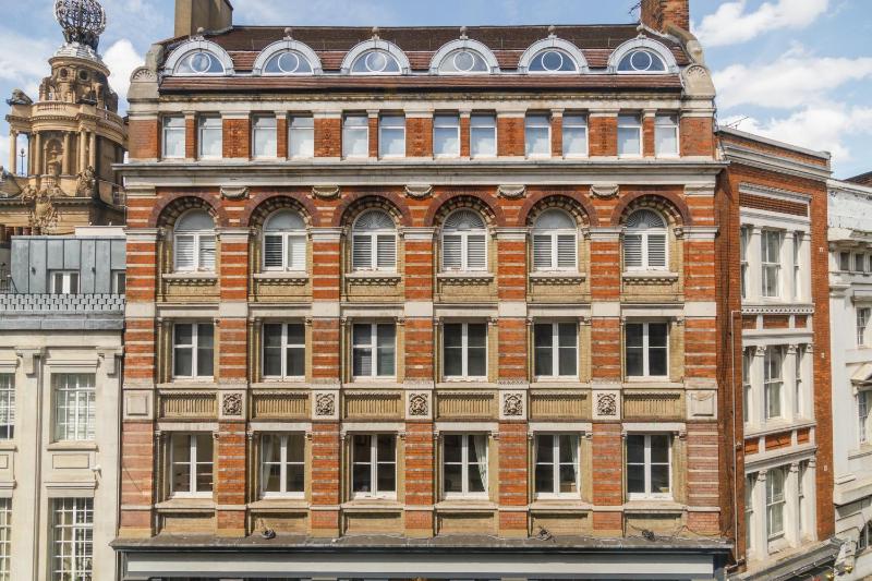 Superior Double Street View Room image 2