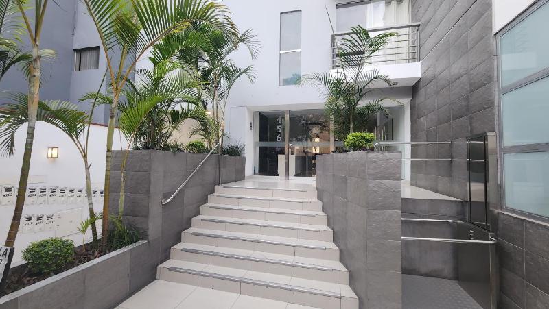 New! Modern 4BR Apartment Miraflores Lima - image 6