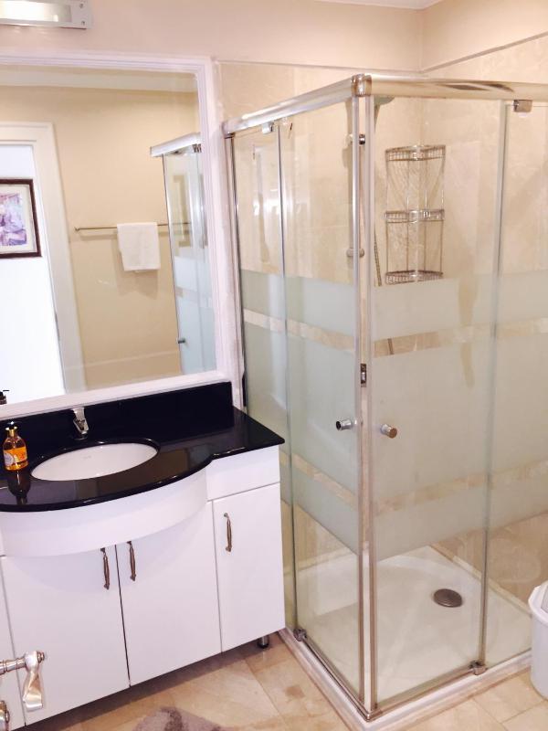 Junior Suite with Pool View image 3