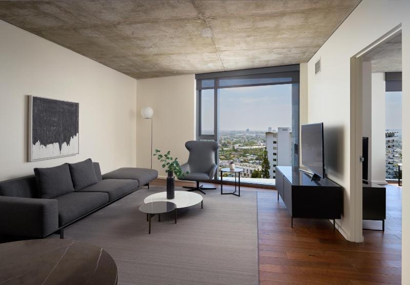 One Bedroom Downtown Suite image 2