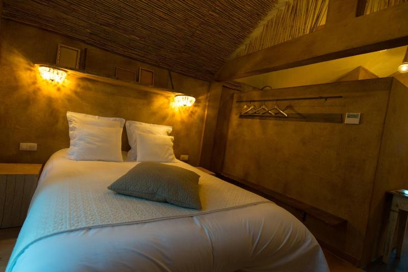 Double Room image 3