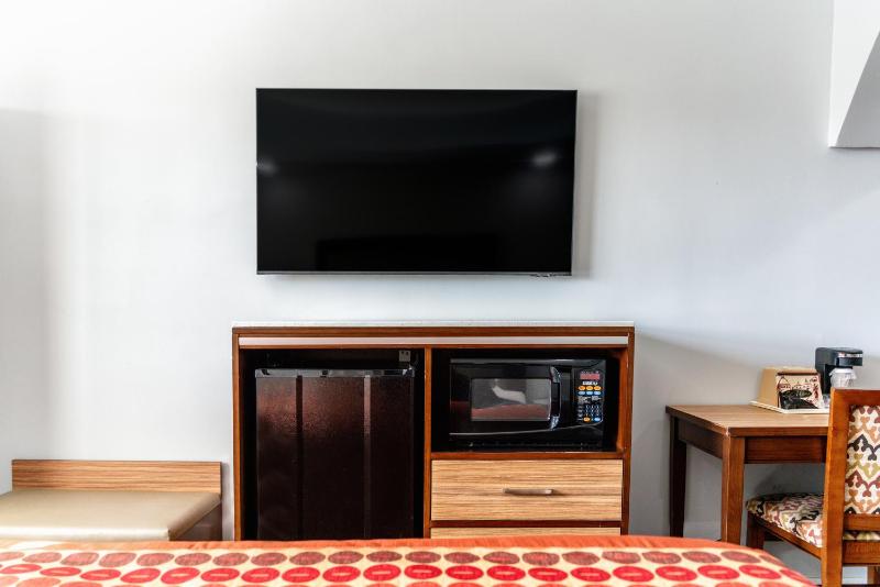 King Suite - Non-Smoking image 2
