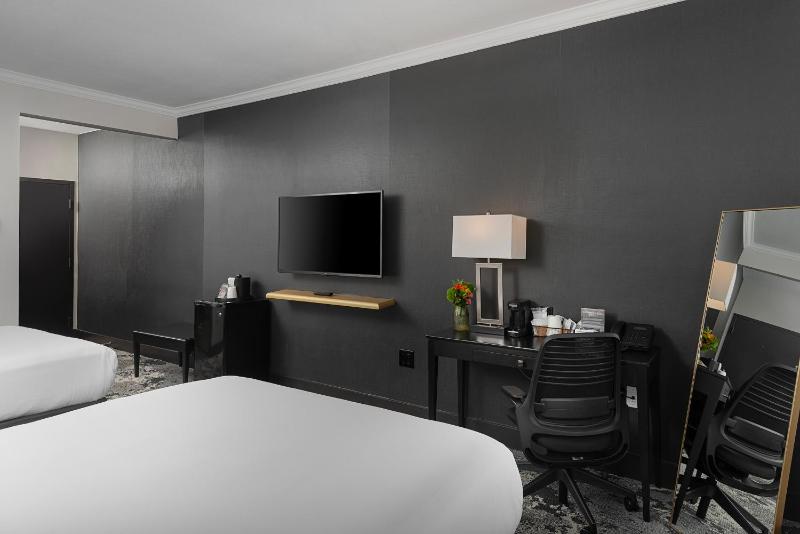 Standard Double Room image 4