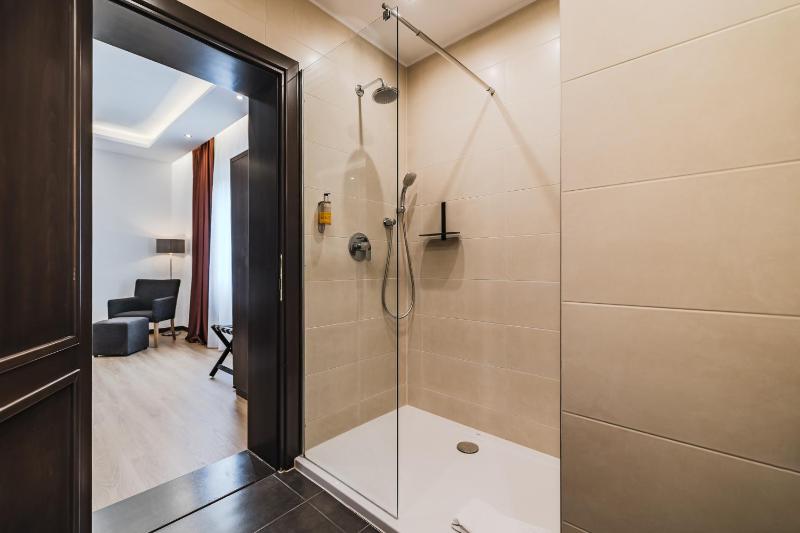 Superior Double Room image 4