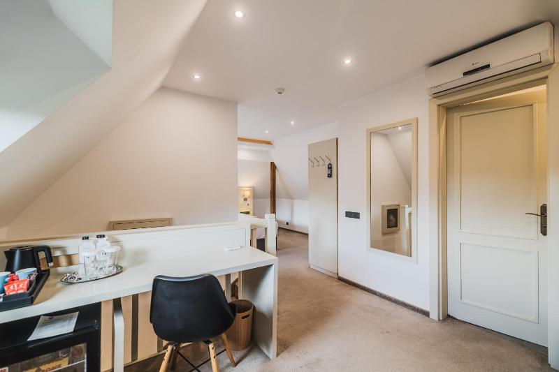 Standard Double Room image 4