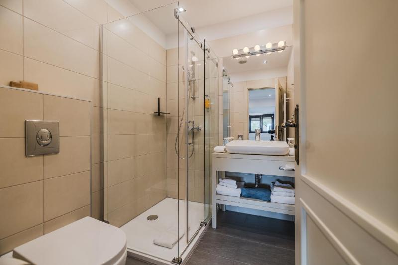Standard Twin Room image 2