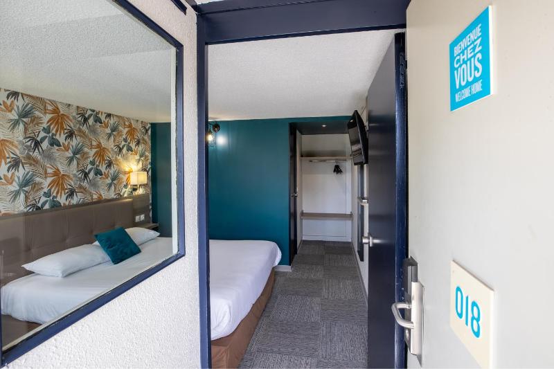 Double Room image 1