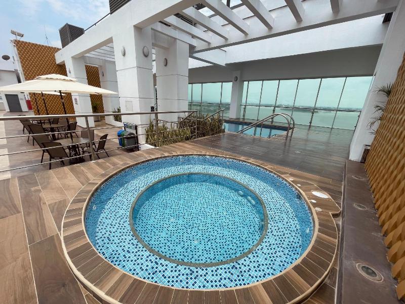 Gallery Suite en Riverfront Puerto Santa Ana - image 9