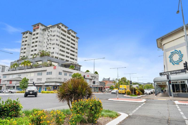 Belle Escapes 710 Elevated CBD getaway with magical views - image 7