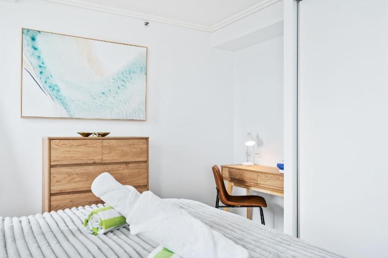 Belle Escapes 710 Elevated CBD getaway with magical views - image 10