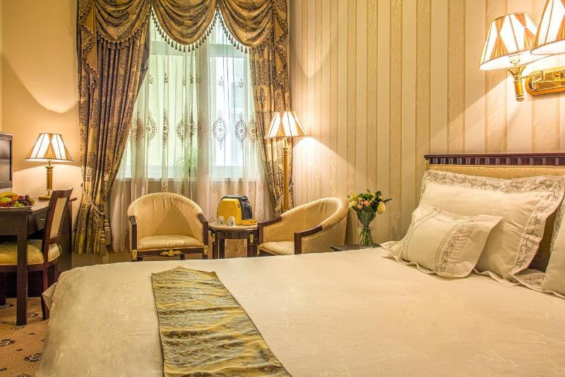 Deluxe Queen Room image 4