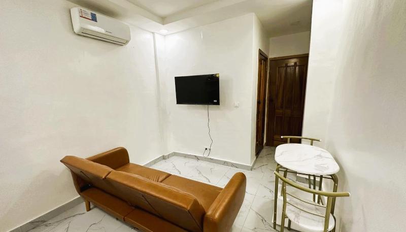 L F Suites - image 11