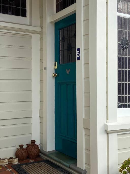 Beautiful central executive home - image 11