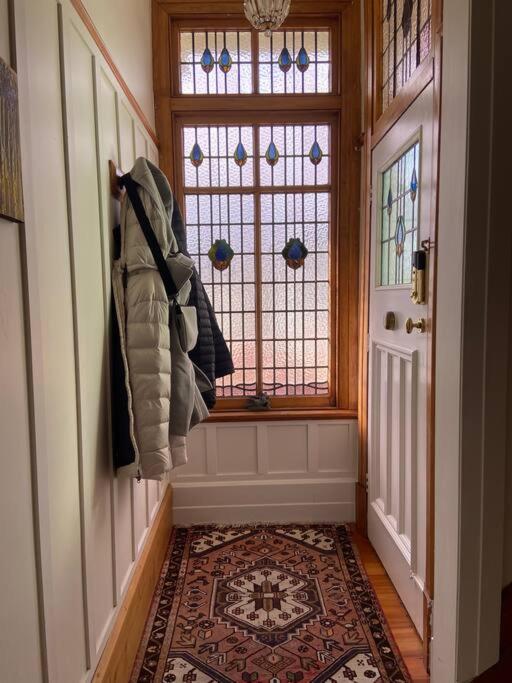 Beautiful central executive home - image 15