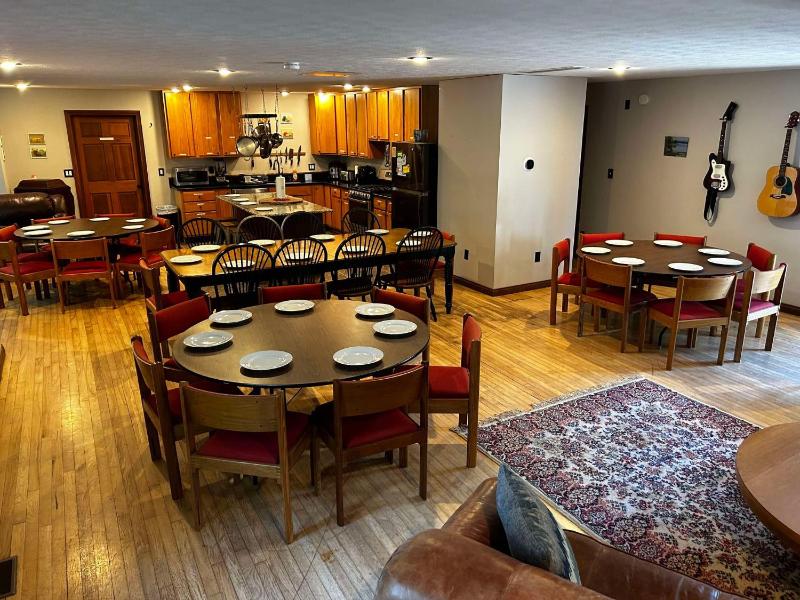 Ten-Bedroom Holiday Home image 1