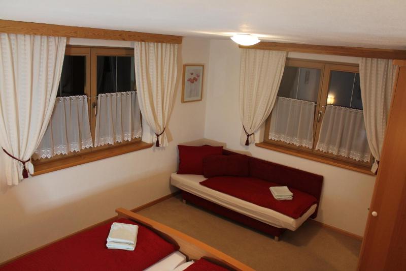 Two-Bedroom Apartment with Balcony image 3