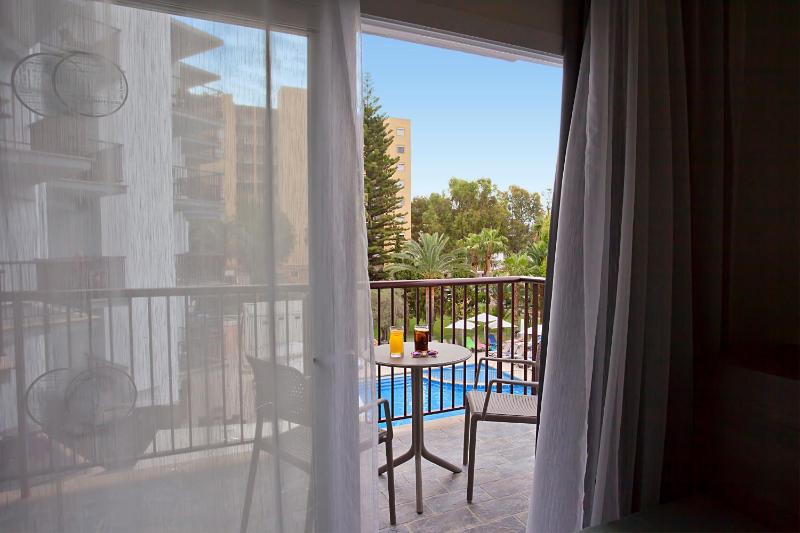 Double Room with Pool View (2 Adults) image 2