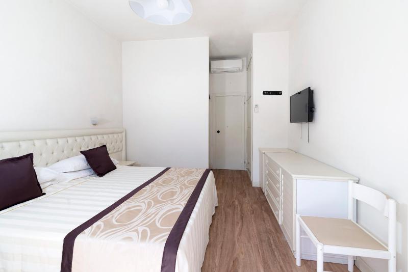 Double or Twin Room image 4