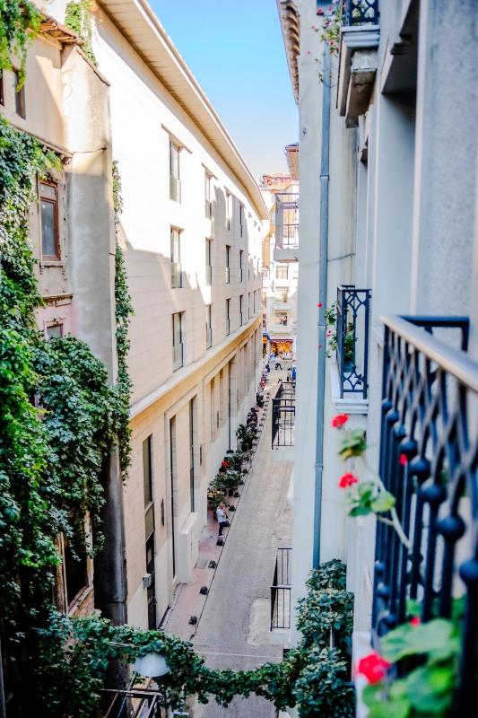 Suite with Kitchenette image 1