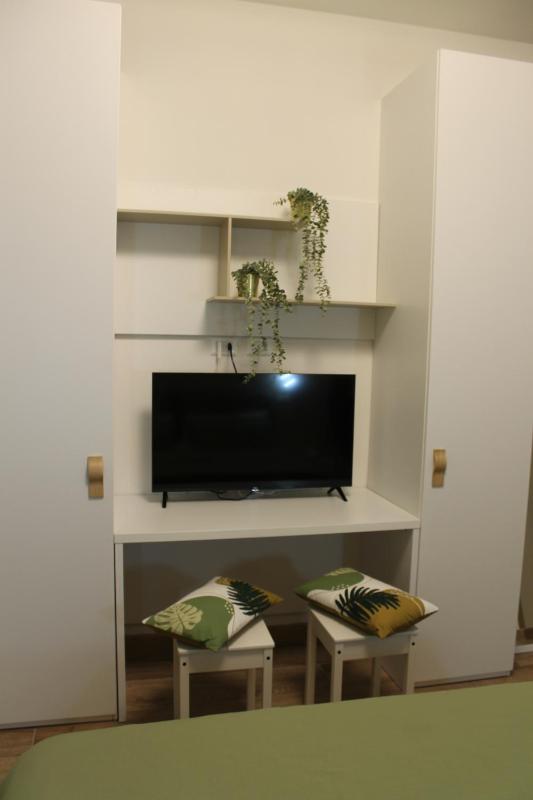 Double Room with Balcony image 2