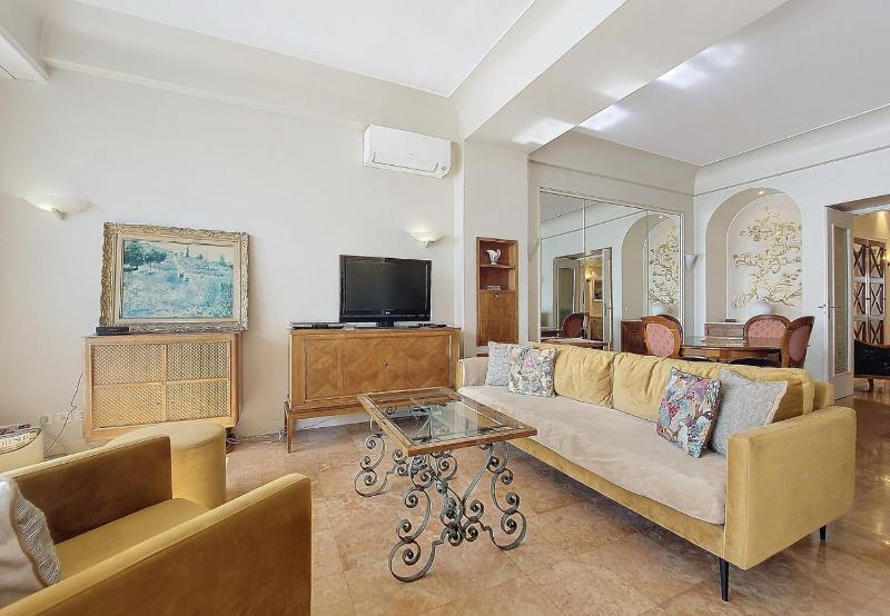 Apartment with Sea View image 3