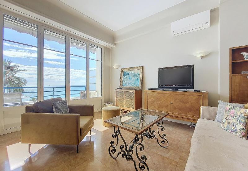 Apartment with Sea View image 2