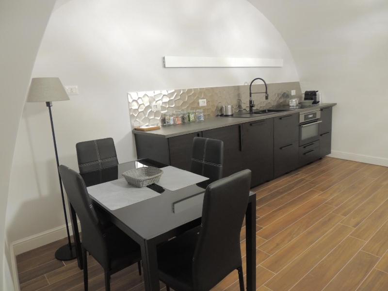 Apartment with Shower image 1