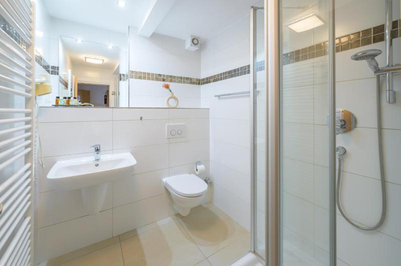 Single Room image 3