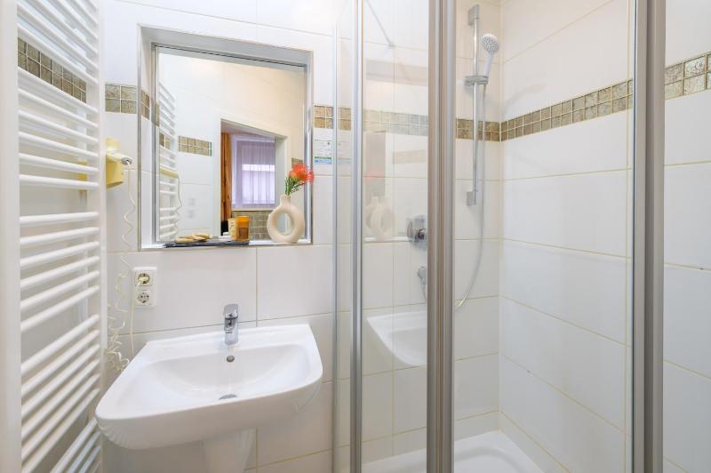 Single Room image 4