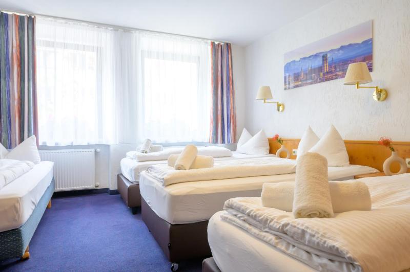 Quadruple Room image 3