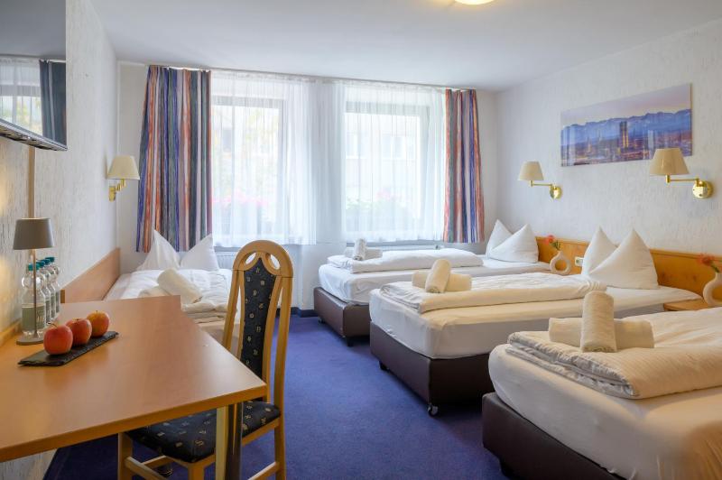 Quadruple Room image 2