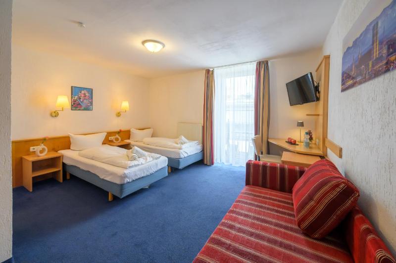 Triple Room image 2