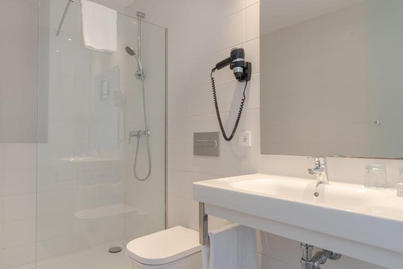 Double Room with Lateral Sea View image 2