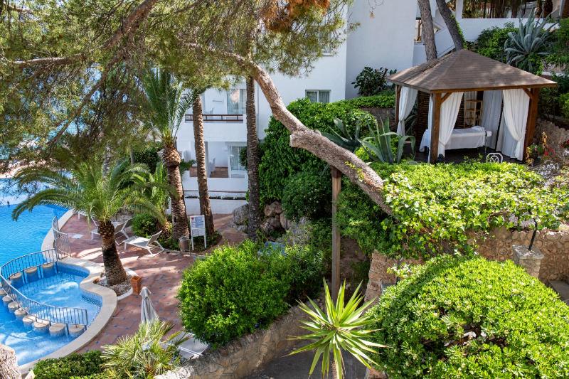 Double Room with Lateral Sea View image 3