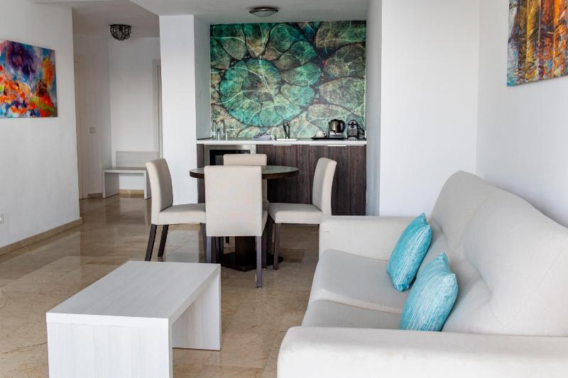 Suite with Sea View image 2