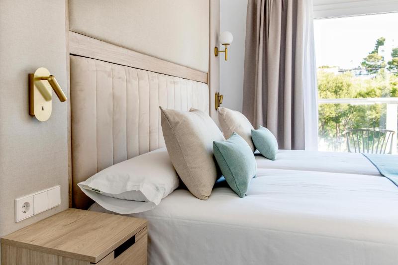 Superior Double Room image 3