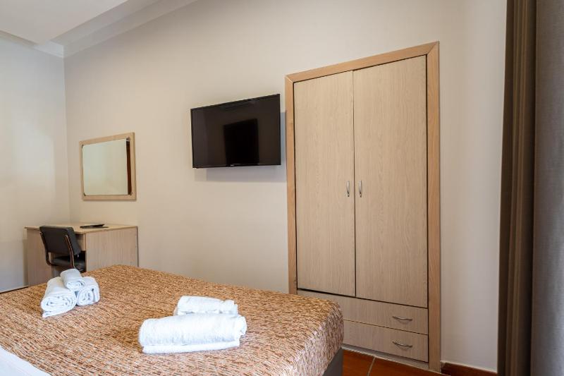 Standard Double or Twin Room image 3