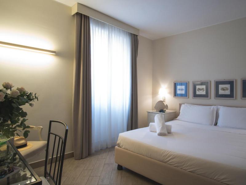 Double Room image 3