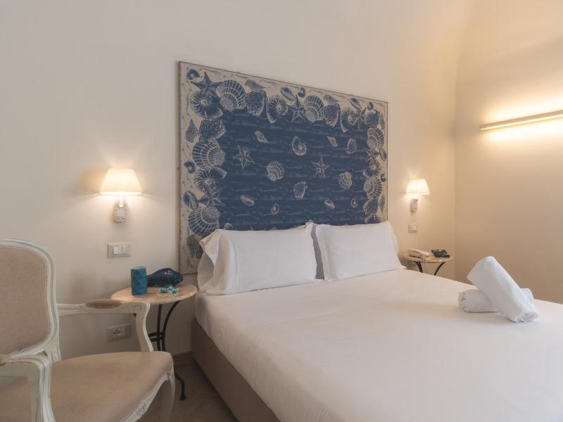 Double Room with Window Sea View  image 3