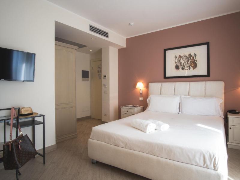 Deluxe Quadruple Room image 2