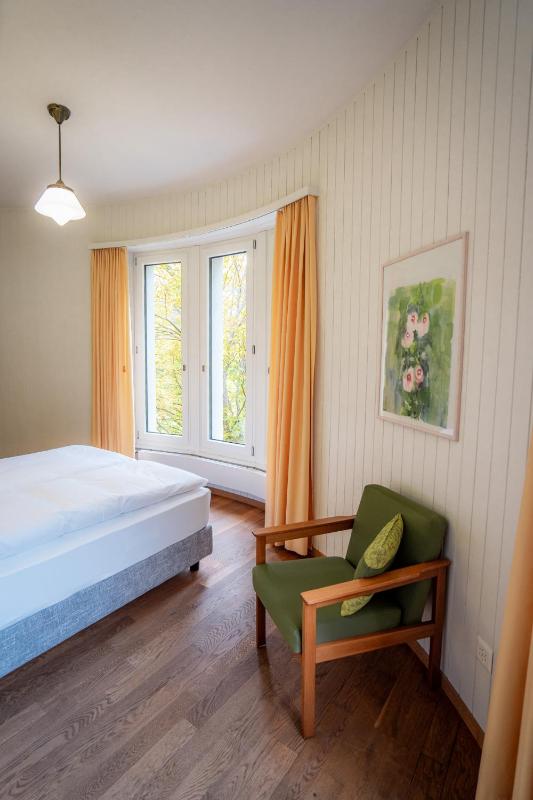 Small Double Room with Queensize Bed (140x200cm) image 3
