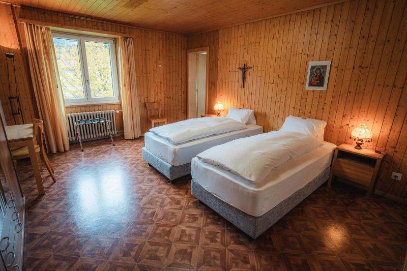Double Room image 3