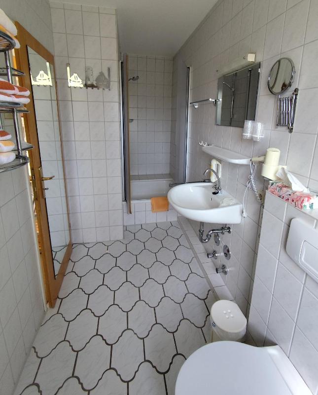 Double Room image 3