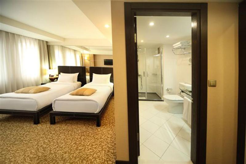 Double or Twin Room with Bathroom image 3