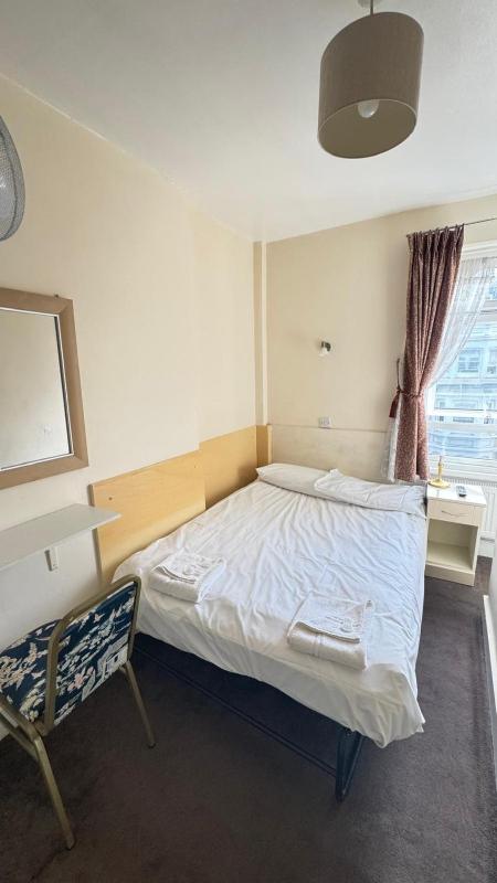 Double Room with Shared Bathroom image 4