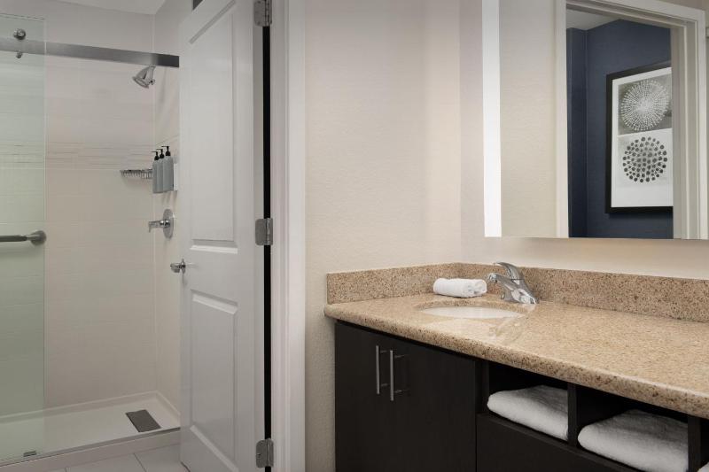 One-Bedroom Suite image 3