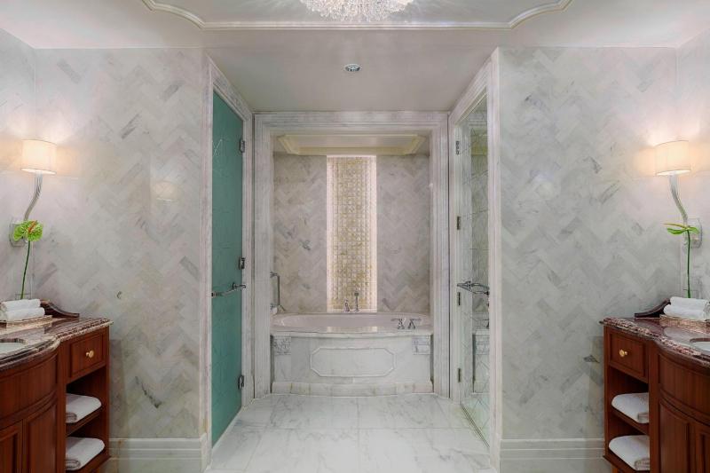 The St Regis Suite, 1 Bedroom Executive Suite, 1 King image 4