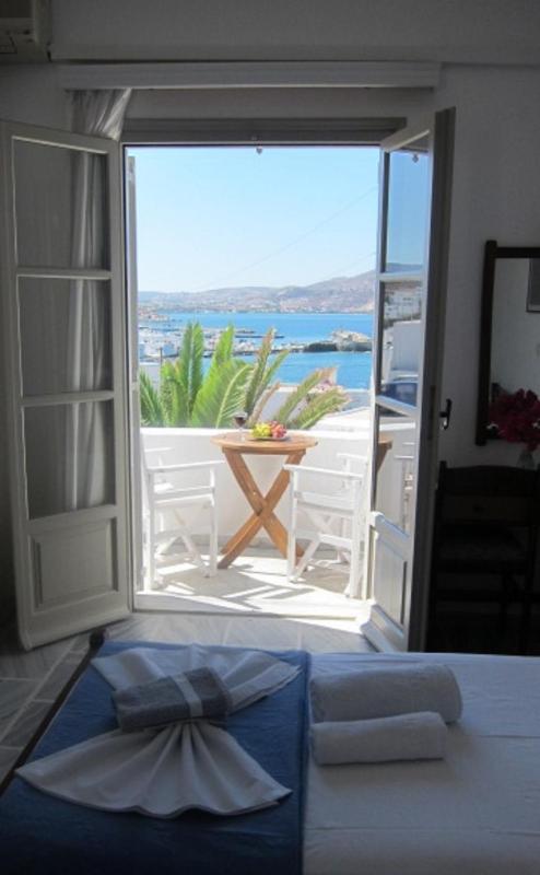 Double Room with Sea View image 2