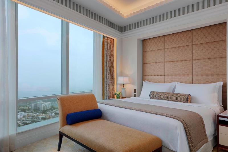 Junior Suite 1 Bedroom Suite, 1 King, City view image 1