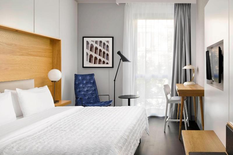 Superior Double Room, Smaller Guest room, King, Limited view image 1